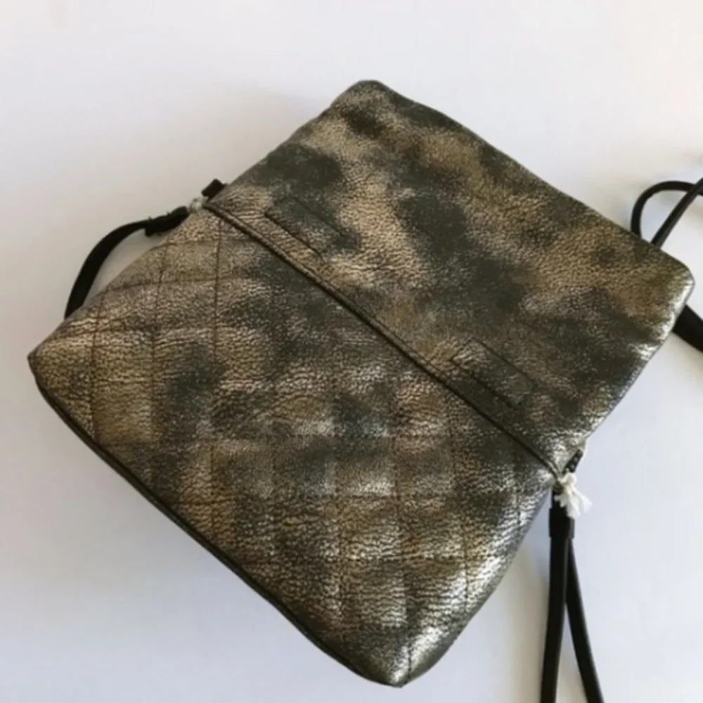 Mossimo Womens Faux Leather Quilted Gold Metallic Fold over Flap Crossbody bag - Picture 4 of 8